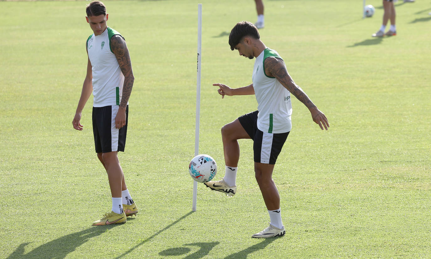 Las imágenes del Córdoba CF preparando ya su debú liguero en Gijón