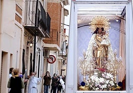 La imagen peregrina de la Virgen de los Desamparados visita la localidad castellonense de Montanejos