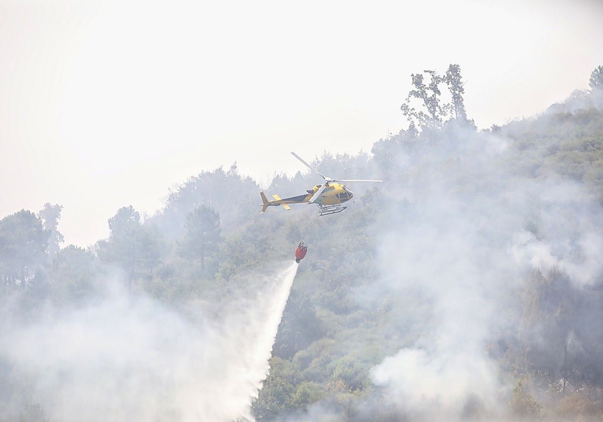 El operativo trabajando en la extinción del fuego, en una imagen de archivo