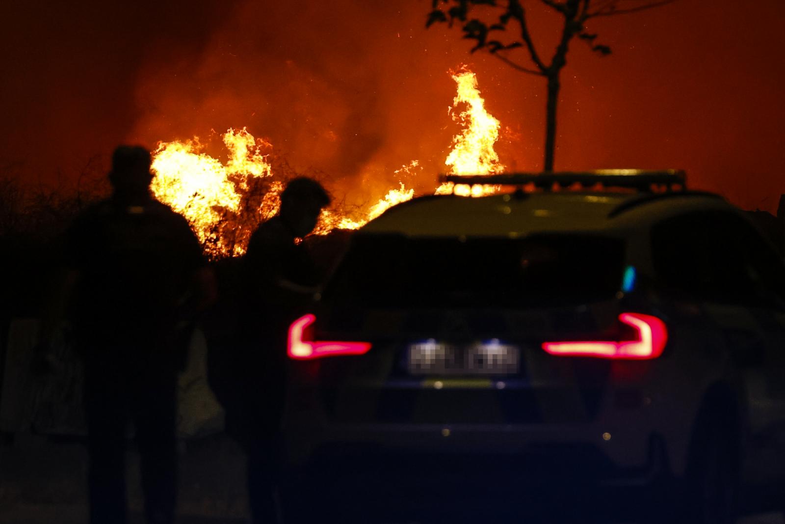 El incendio que se ha declarado en la localidad de Tres Cantos en Madrid