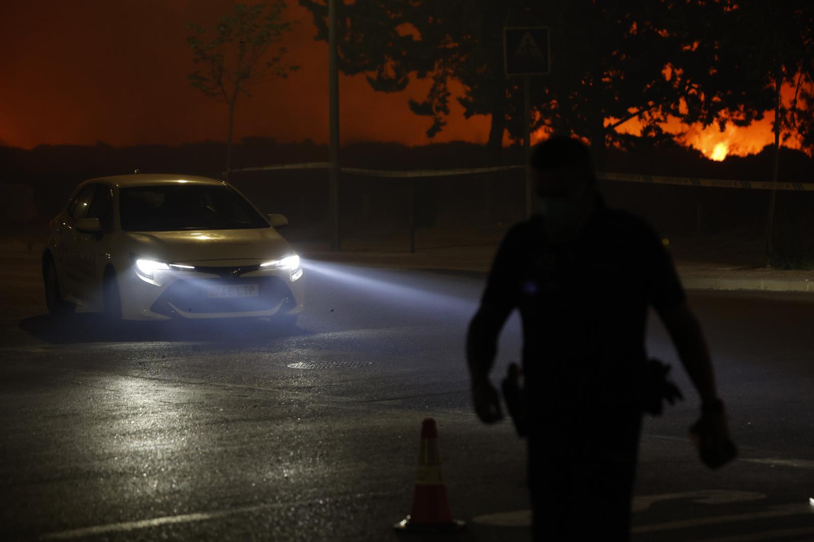 El incendio que se ha declarado en la tarde de este lunes en la localidad madrileña de Tres Cantos
