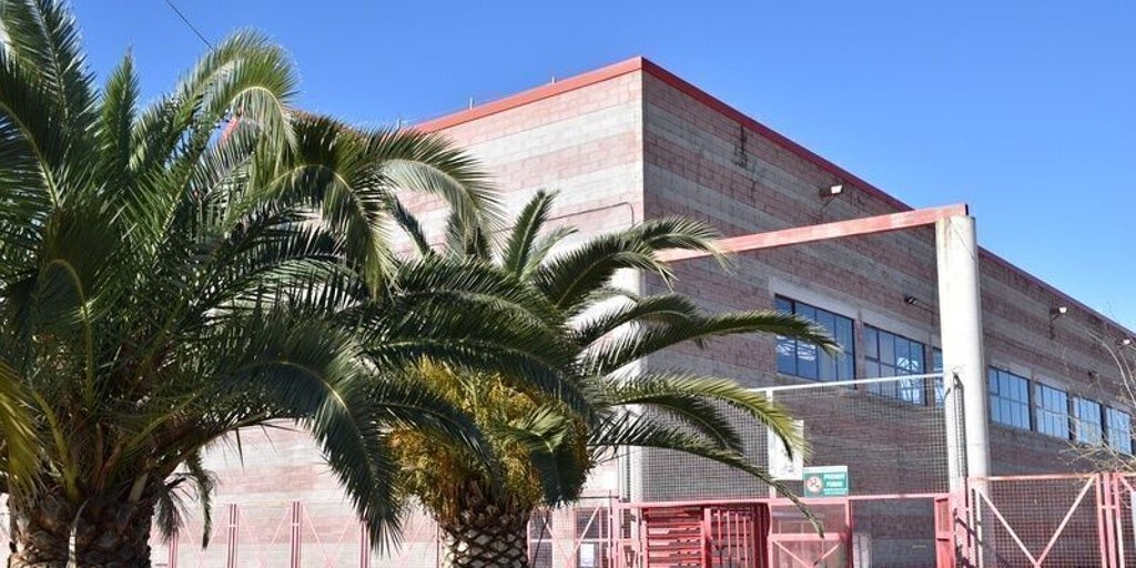 Un pueblo de Valencia cierra su piscina municipal en plena ola de calor tras detectar una bacteria en el agua