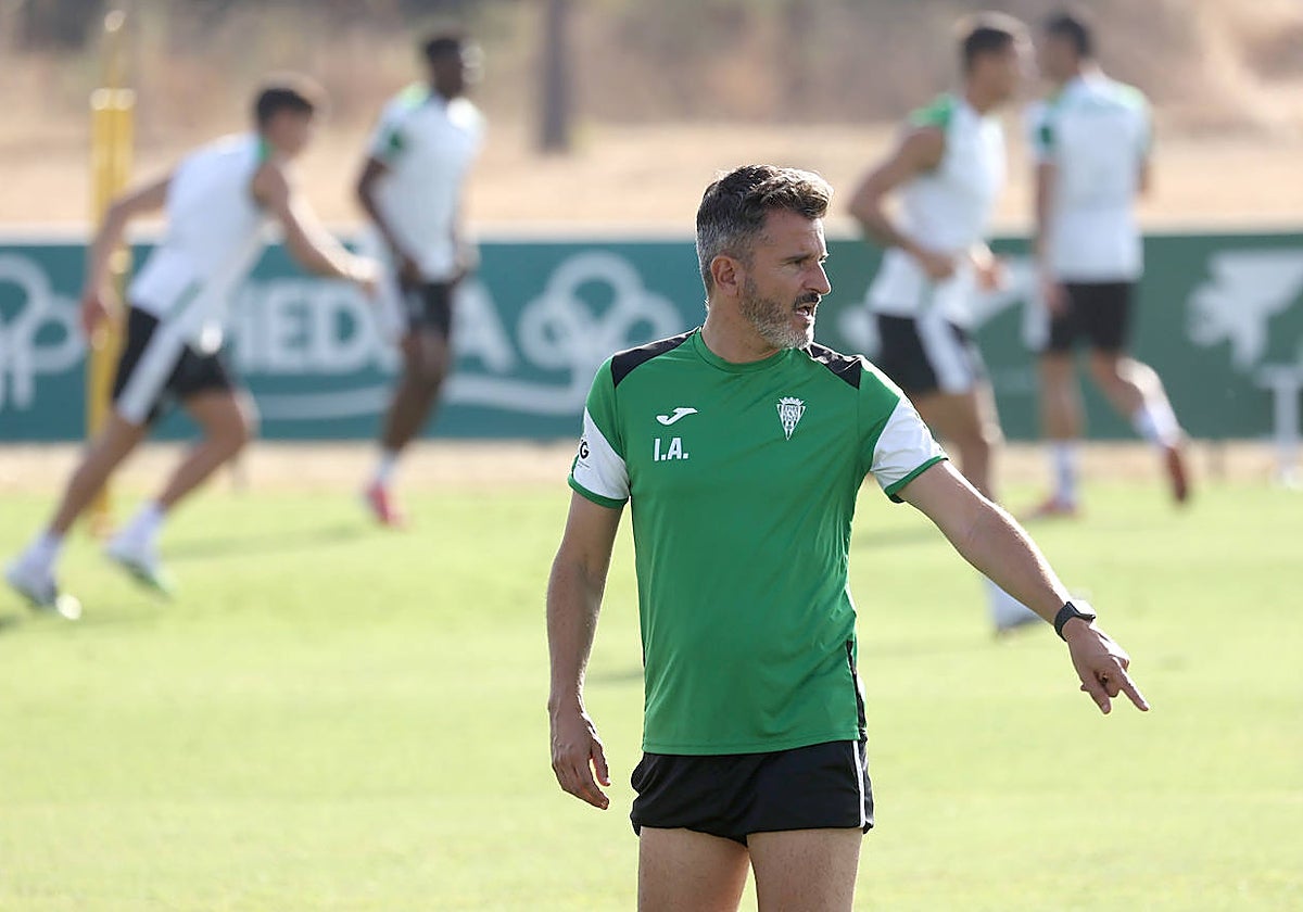 Las imágenes del Córdoba CF preparando ya su debú liguero en Gijón