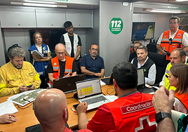 Tres municipios extremeños evacuados mientras la región mantiene tres incendios activos: «Las condiciones son muy adversas»