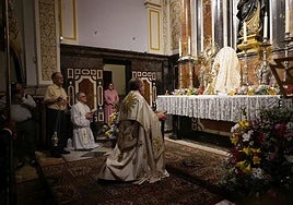 Una mujer asalta una capilla en Valencia y los feligreses rescatan la hostia consagrada para llevarla a la Catedral