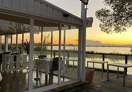 Estafan 4.000 euros a un reconocido restaurante de paellas de Valencia amenazando con cortarle la luz en pleno servicio