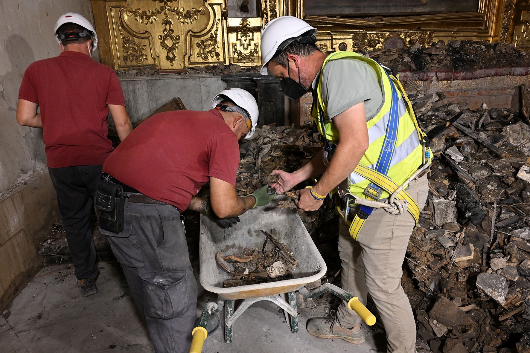 Así avanzan las obras en el interior de la Mezquita de Córdoba tras el incendio