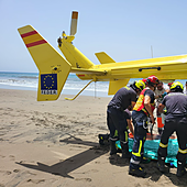 Trasladado en helicóptero un bañista por ahogamiento en una playa de difícil acceso de Gran Canaria