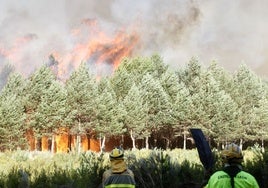 Los grandes incendios de Orense permanecen activos