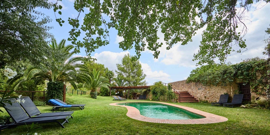 El exclusivo hotel de lujo, hogar de reyes, a una hora de Valencia: tiene cinco habitaciones con piscina privada