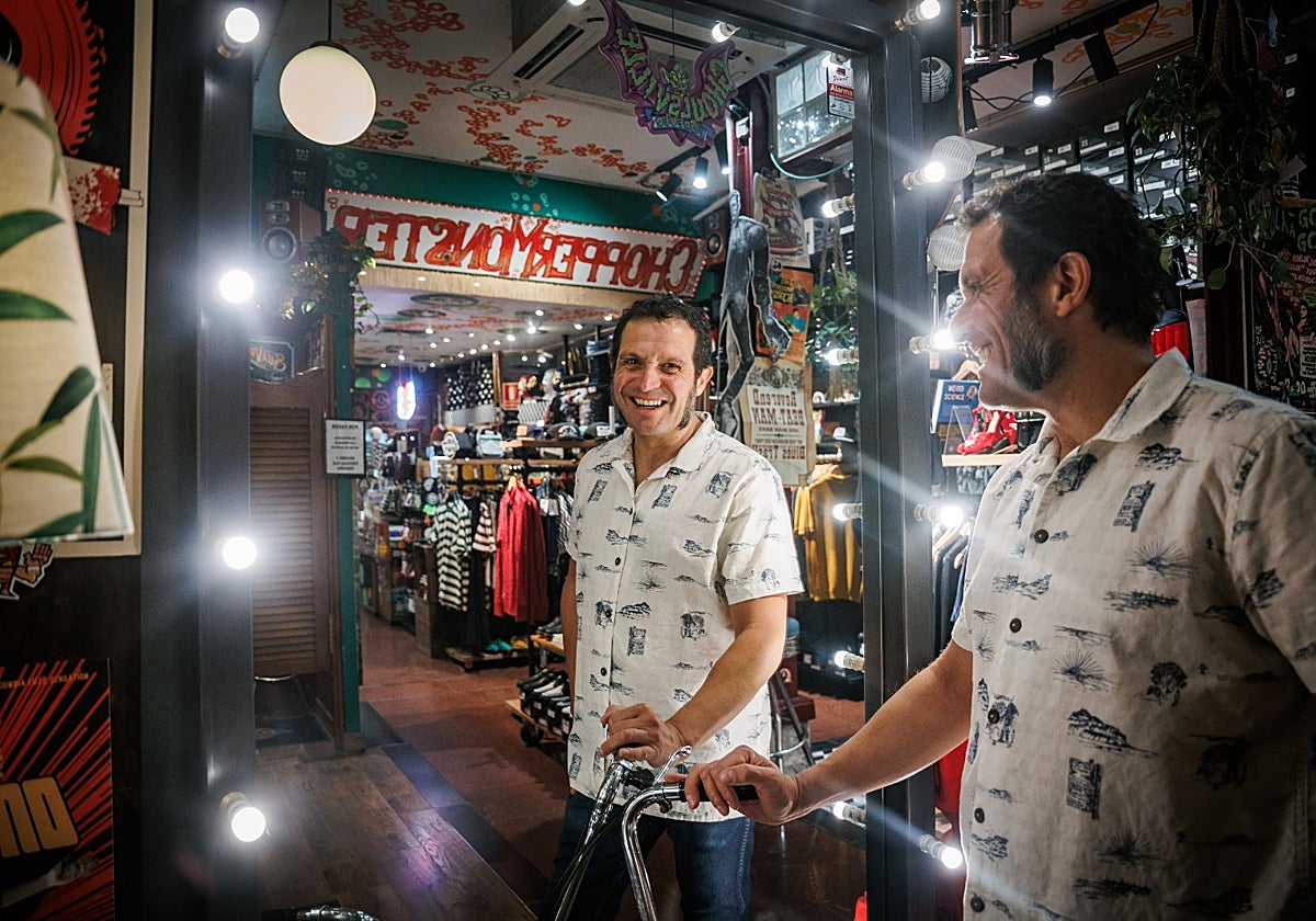 Iván 'Chopper Monster' en su tienda