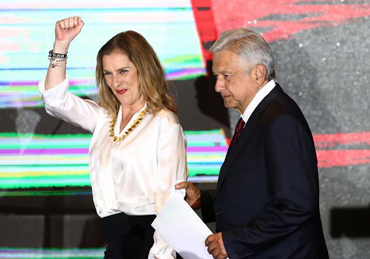 Beatriz Gutiérrez Müller junto a su marido André Manuel López Obrador