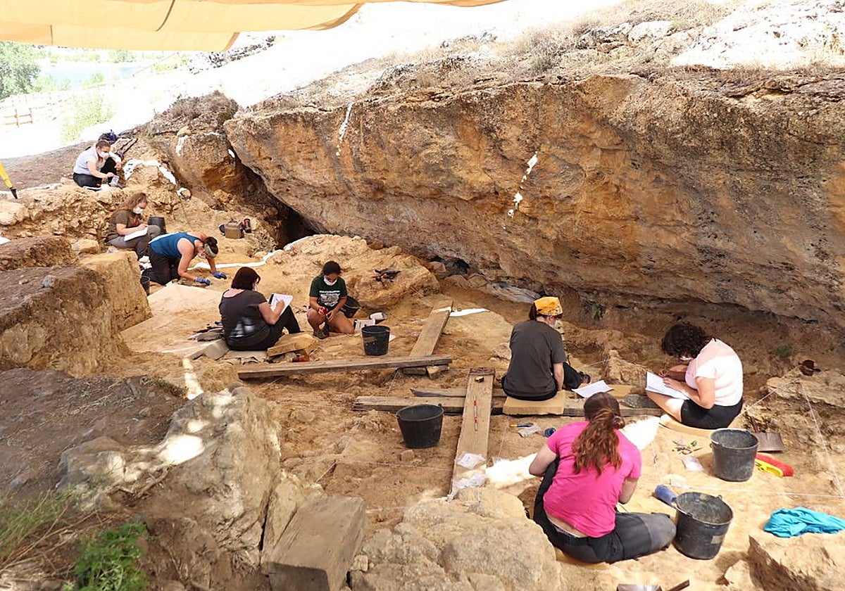 Trabajos en el abrigo de Navalmaillo