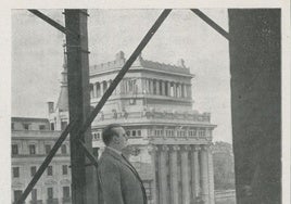 Antonio Palacios, en el edificio del Círculo de Bellas Artes, cuando aún estaba en construcción