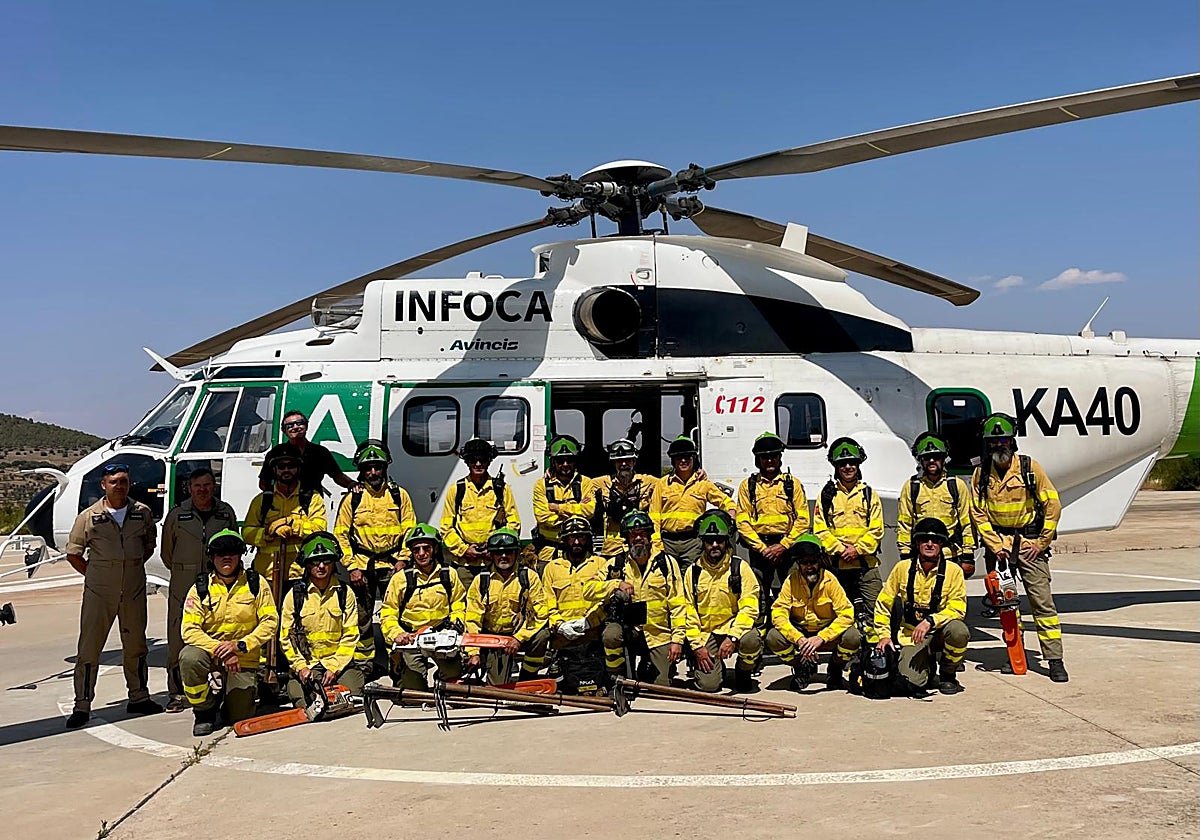 Las bricas de Granada camino de Galicia en un repostaje en Toledo