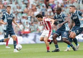 La debilidad defensiva lastra el debut liguero del Córdoba CF en Gijón (2-1)