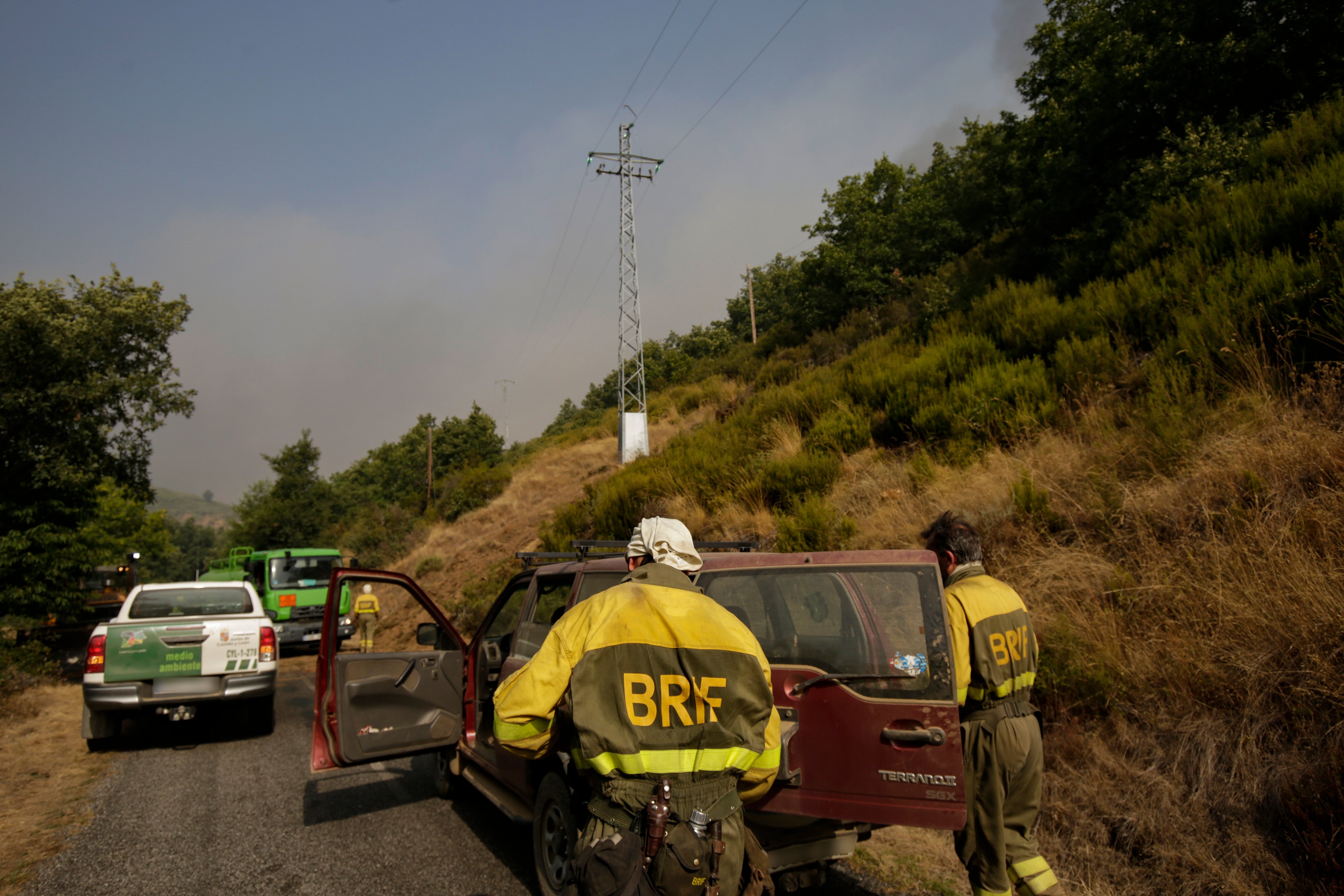 Un bombero muerto y otro herido al volcar el camión autobomba en el que viajaban en León