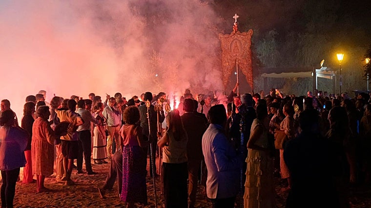 Imagen de la celebración del rezo del Santo Rosario en  2024