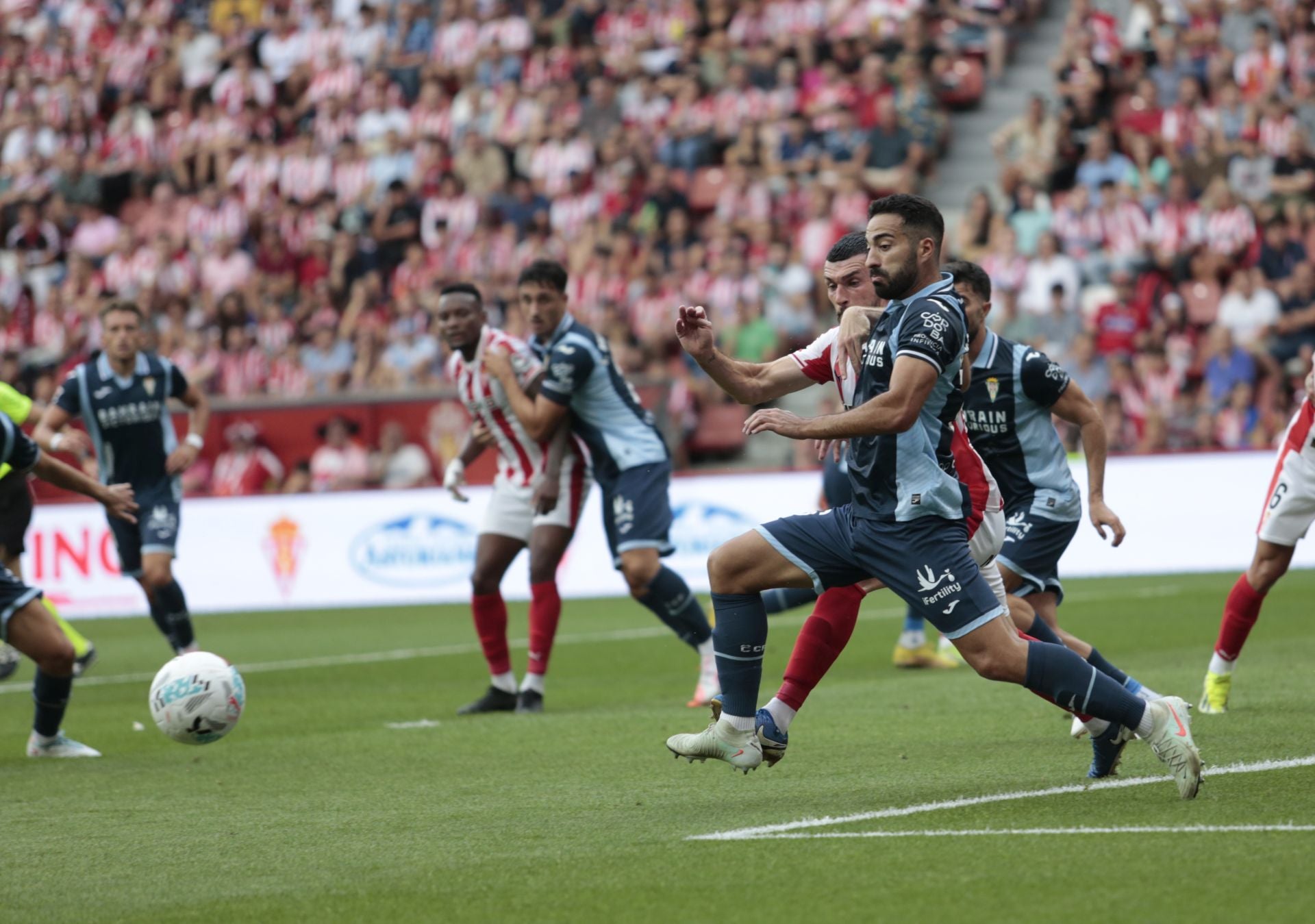La derrota del Córdoba en Gijón, en imágenes