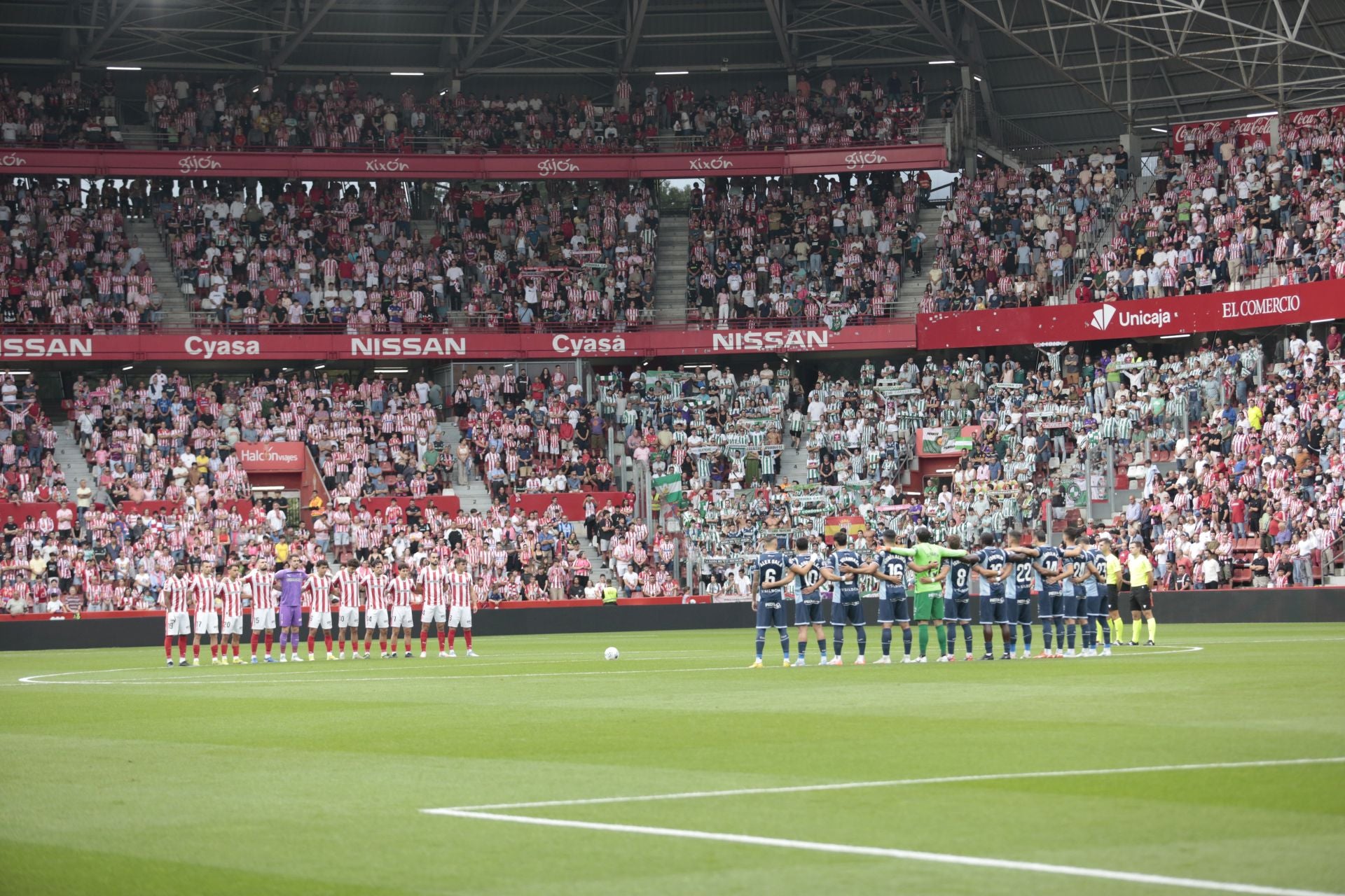 La derrota del Córdoba en Gijón, en imágenes