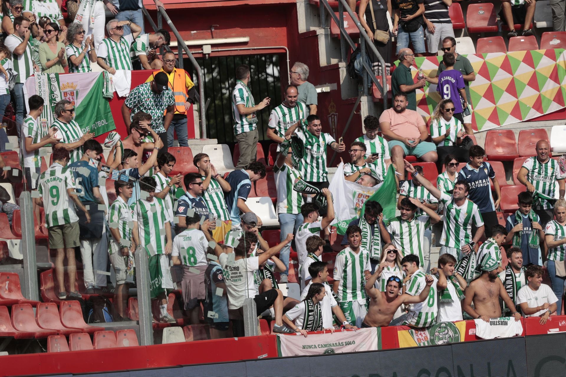 La derrota del Córdoba en Gijón, en imágenes