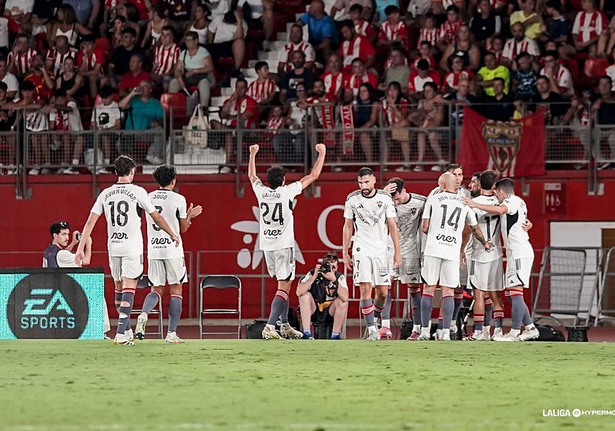 Agus Medina (dos), Antonio Puertas y Escriche marcaron los goles del 'Alba'