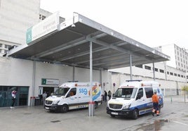 Grave accidente en Córdoba: dos menores heridos tras colisión entre coche y moto en la A-431; el conductor se dio a la fuga