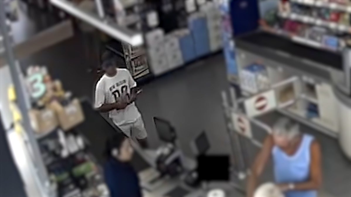 Imagen del vídeo del atraco en un supermercado de Santa Pola