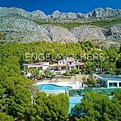 Los lujos de la casa en venta más cara de la Comunidad Valenciana: cine, bodega y pista de tenis