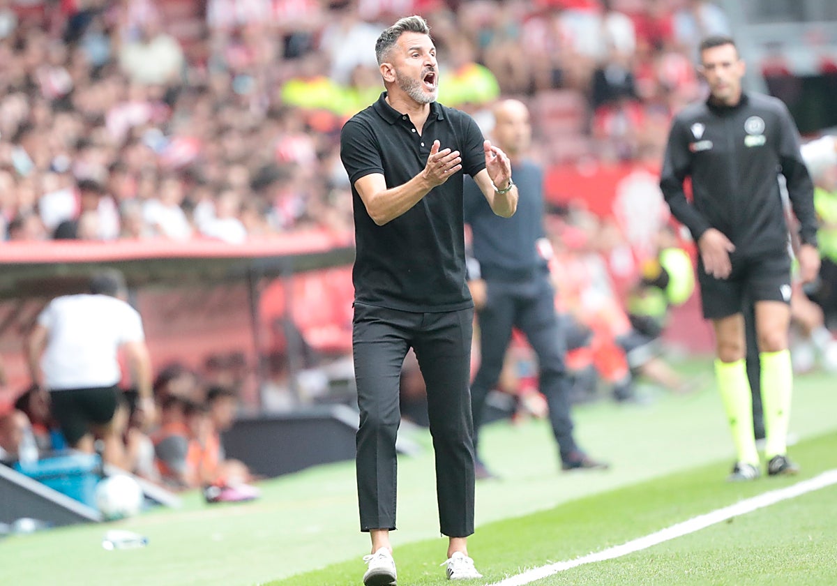 Iván Ania durante el Sporting - Córdoba CF