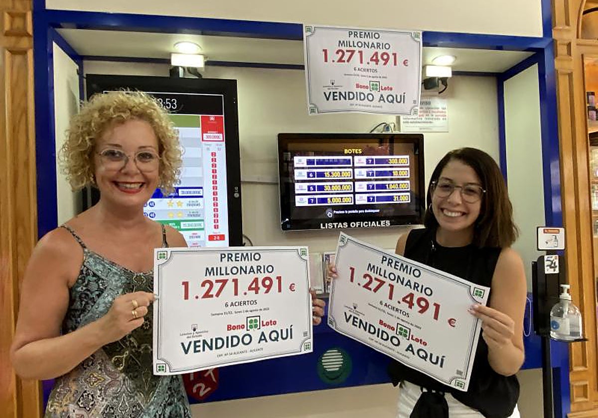 María Ángeles Torregrosa y Desirée Agorreta, en el establecimiento que ha vendido el boleto del premio millonario de la Bonoloto en Alicante