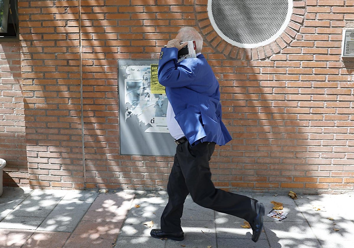 El juez Juan Carlos Peinado a su salida a los juzgados de la plaza de Castilla en Madrid