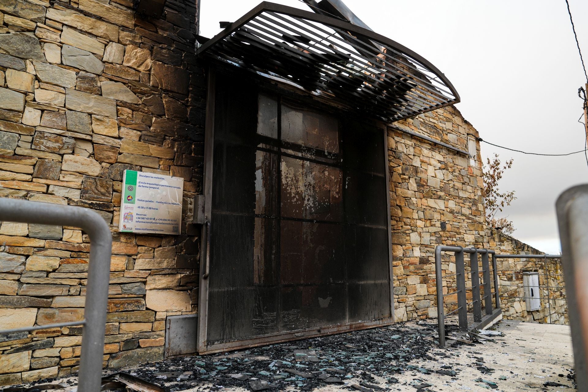 Edificio afectado por uno de los incendios registrados en la provincia de León