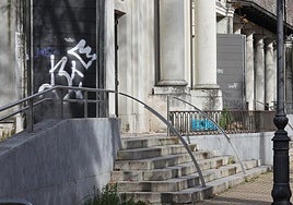 El Ayuntamiento licita la obra para acabar con el deterioro de la Pérgola: humedades, máquinas de aire robadas o instalación eléctrica inexistente