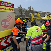 Trasladado en estado crítico un hombre que se precipitó desde varios metros de altura a la calle en Gran Canaria