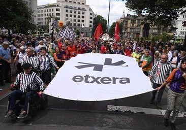 Unas 2.000 personas marchan en apoyo a los presos etarras en Bilbao tras la decisión de la Audiencia Nacional