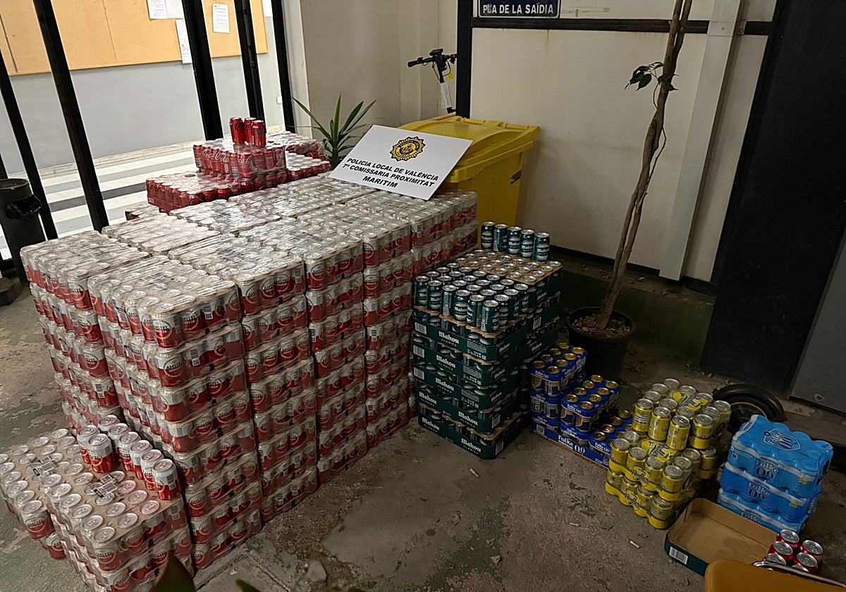 Imagen de las latas decomisadas por la Policía Local de Valencia