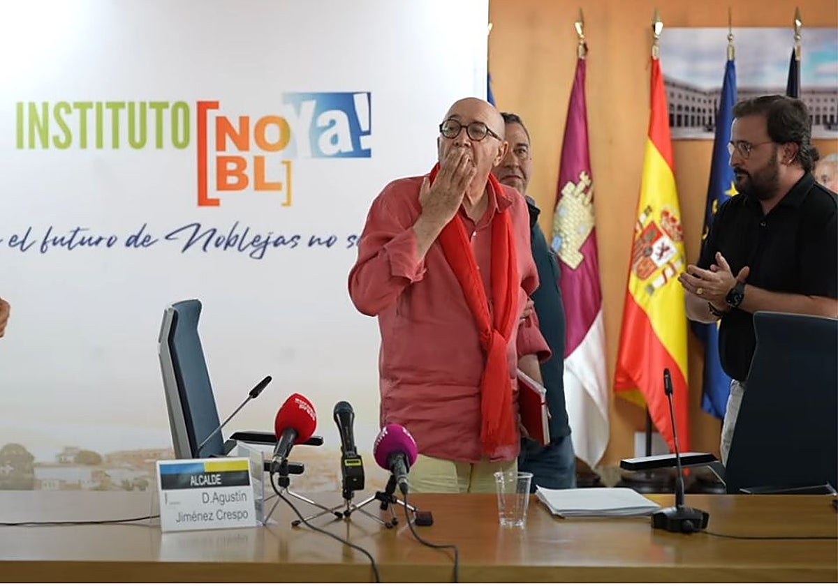 Agustín Jiménez, este viernes por la tarde en la rueda de prensa ofrecida en el Ayuntamiento de Noblejas