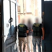 Descubren a un médico que grababa a sus pacientes con una cámara espía en forma de llave de coche