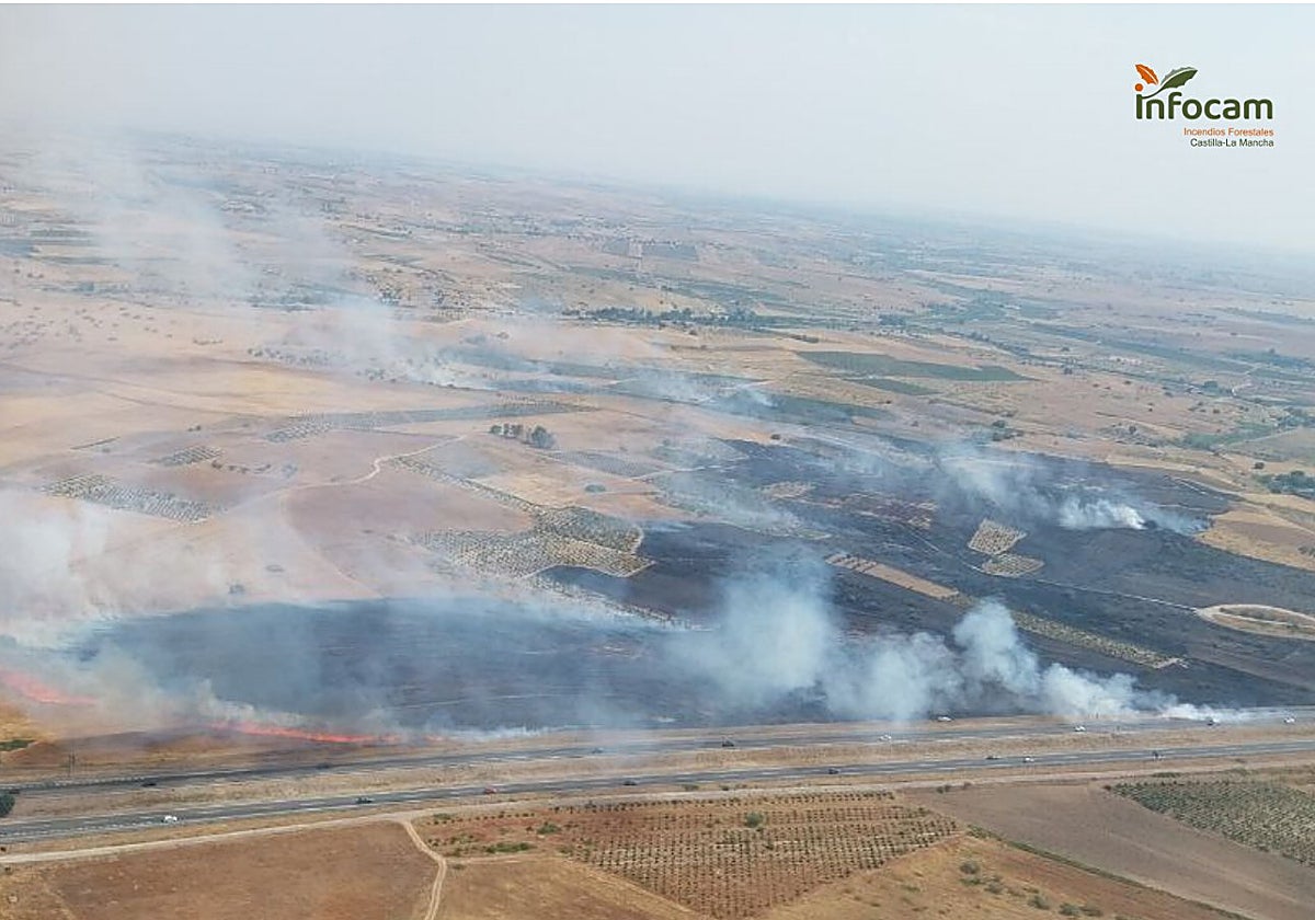 Desciende a nivel cero el incendio forestal en Las Ventas de Retamosa y se restablece la circulación por la TO-1836