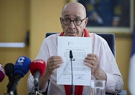 «Lleva 42 años como alcalde de Noblejas; por algo será»