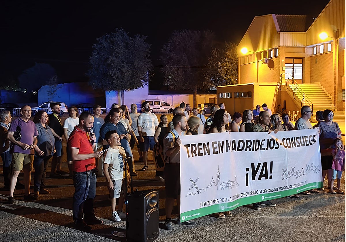 Un momento de la concentración en la noche del sábado en Madridejos