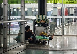 El centro municipal, a más de la mitad de ocupación tras expulsar AENA a los indigentes