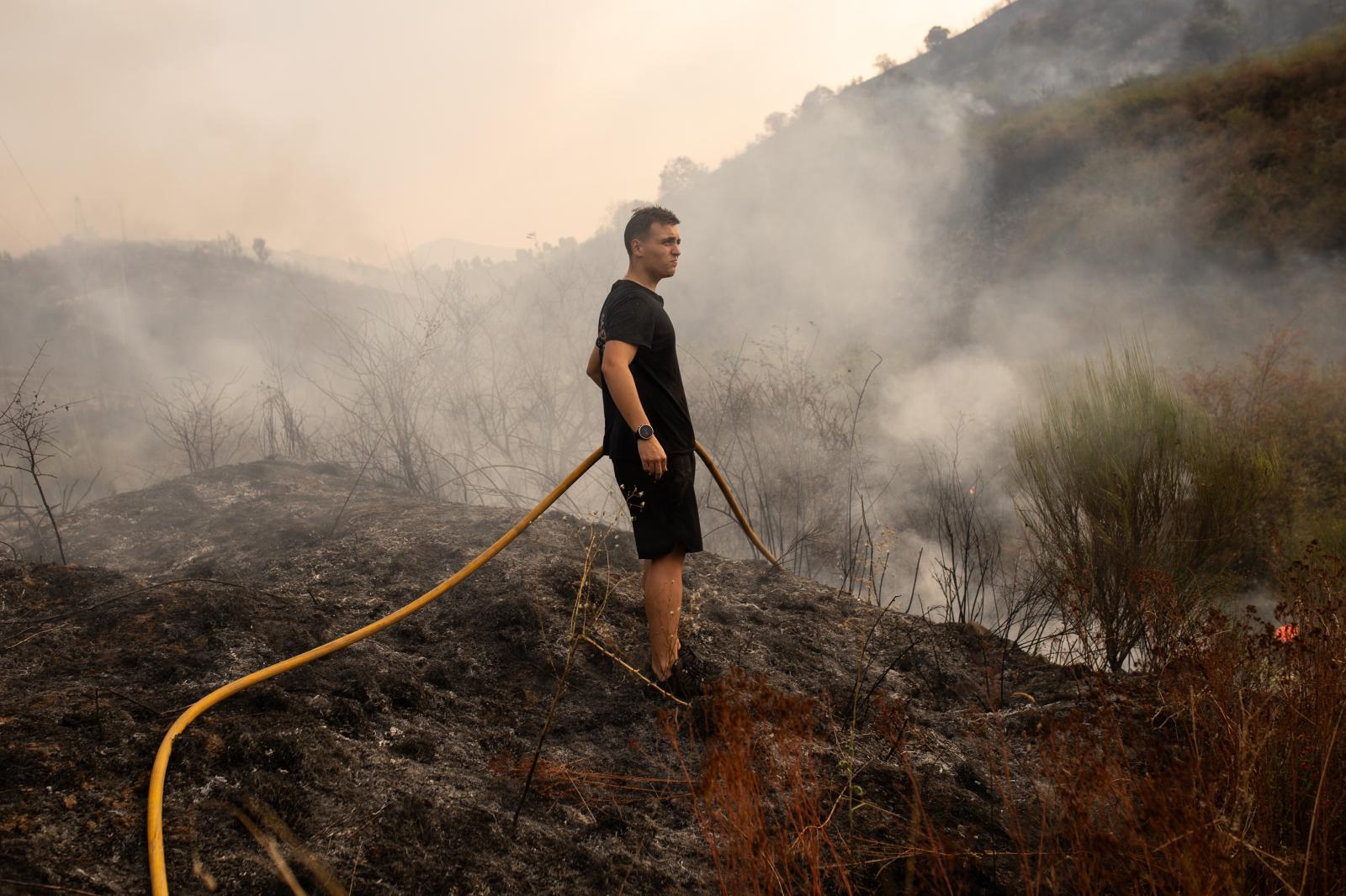 Los vecinos de Molinaseca (León) se movilizan contra el fuego