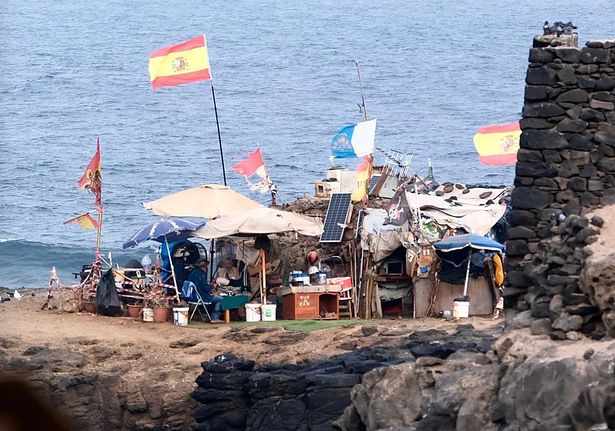 Búnker okupado en la Bahía del Confital
