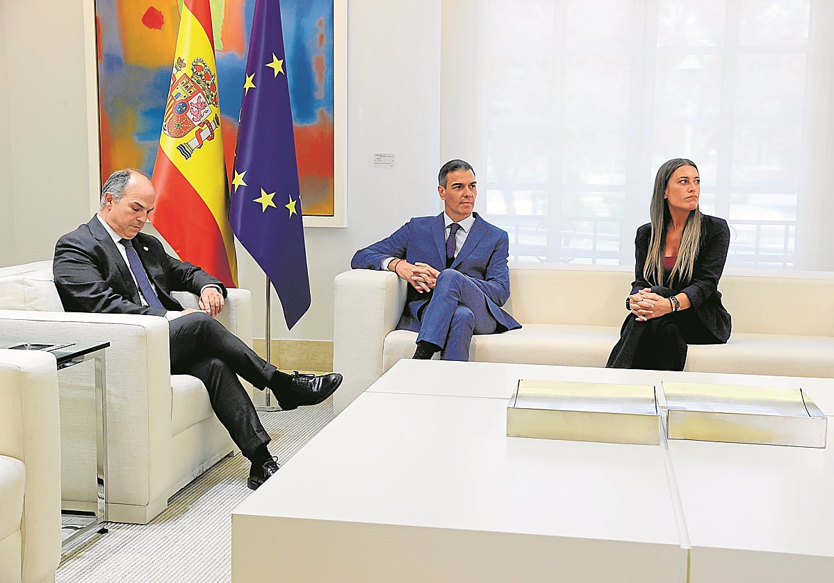 Sánchez, Nogueras y Turull en La Moncloa
