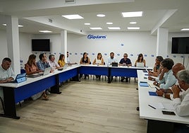 El PP acusa al Gobierno de Page de llevar todo el verano «fuera de cobertura»