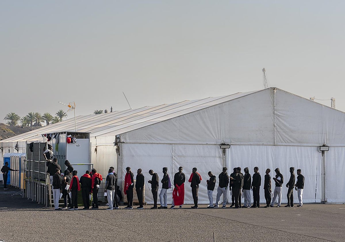 Imigrantes en carpas en Arrecife (Lanzarote)