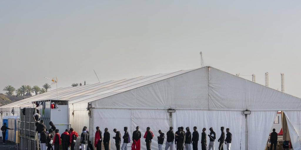 Baleares estudia instalar carpas para atender a los menores