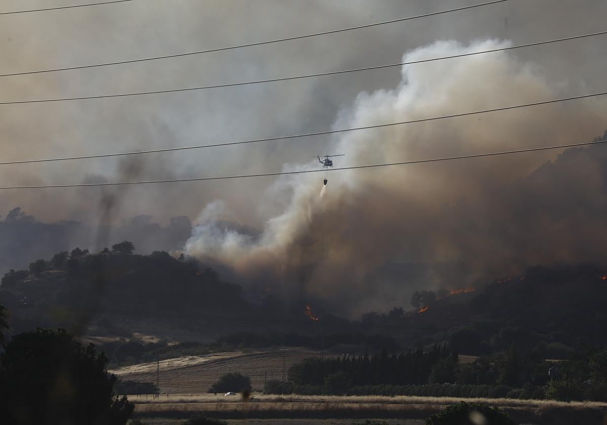 Imagen del icendio en la zona del Castillo de la Albaida